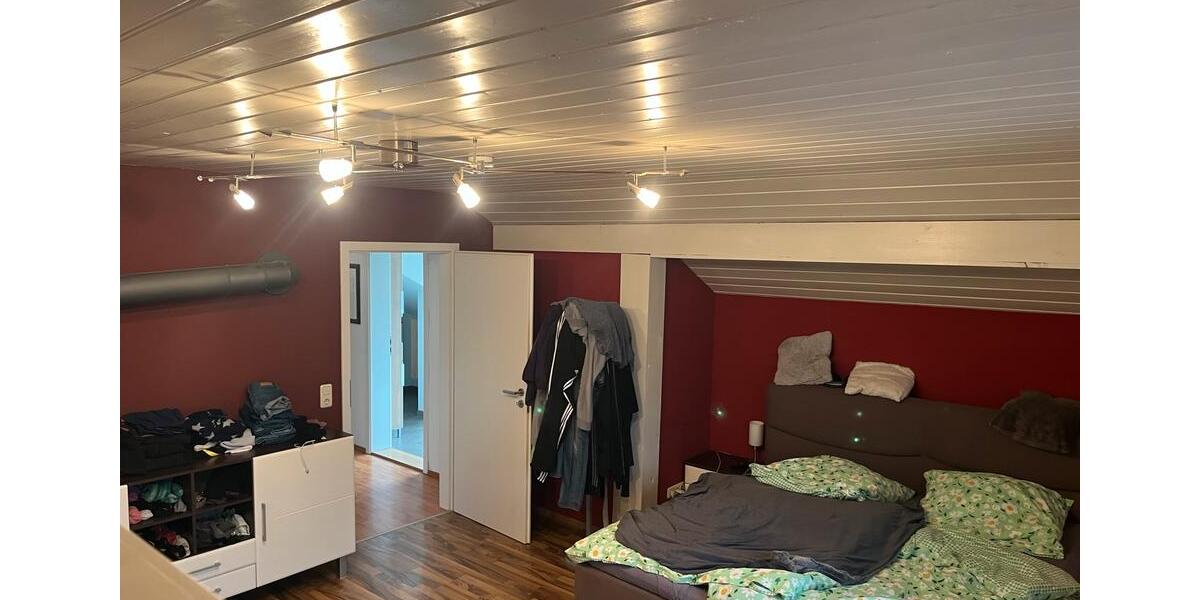 Dachgeschoßwohnung Kaufering - 3 Zimmer, 100 m&sup2;, 1.050&euro; | Angebot:25942833