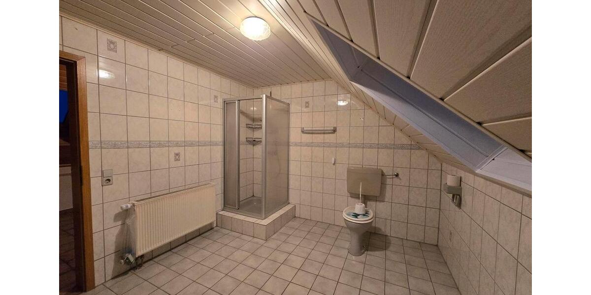 Dachgeschoßwohnung Grünberg - 3 Zimmer, 93 m&sup2;, 900&euro; | Angebot:26432407