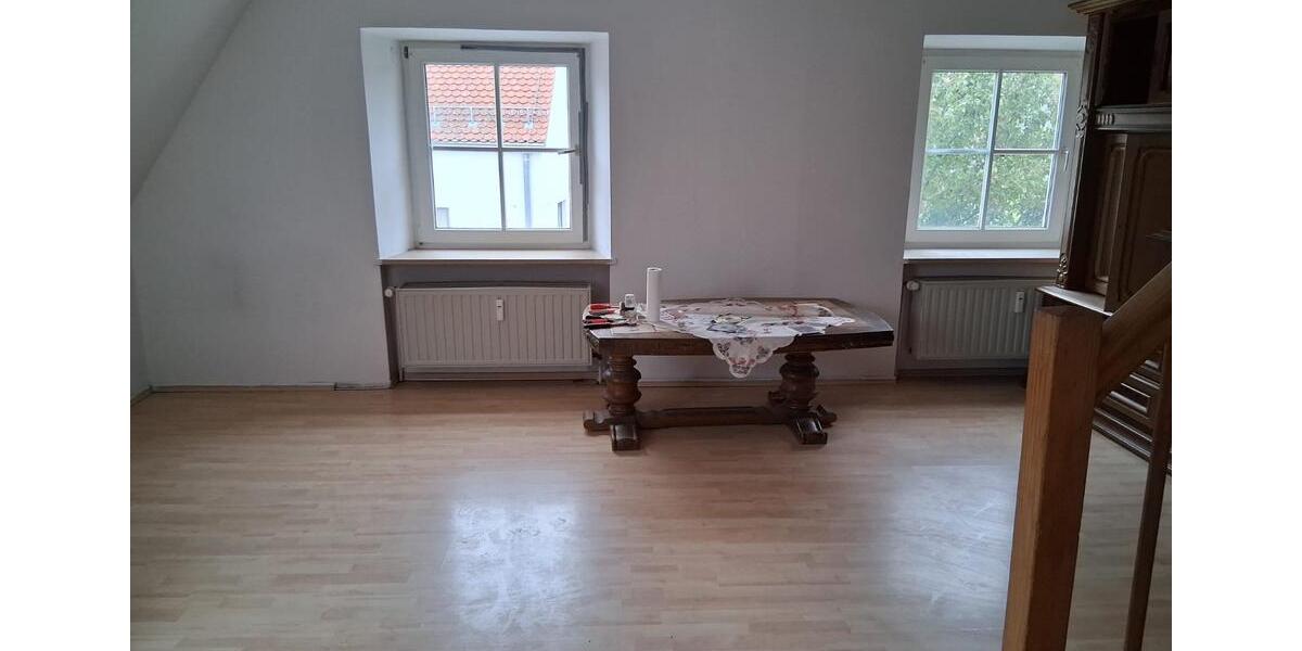 Schöne 4 Zimmer DG-Wohnung zur Miete zimmer