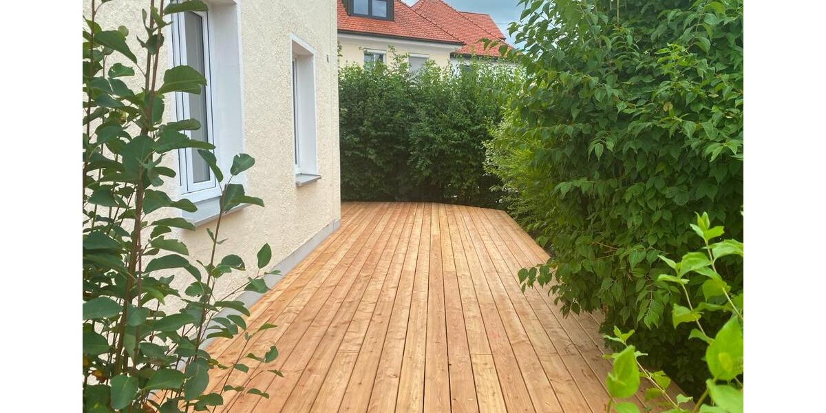 Superschöne sehr helle 2-Zimmer-Wohnung mit riesiger Holzterrasse 2 zimmer