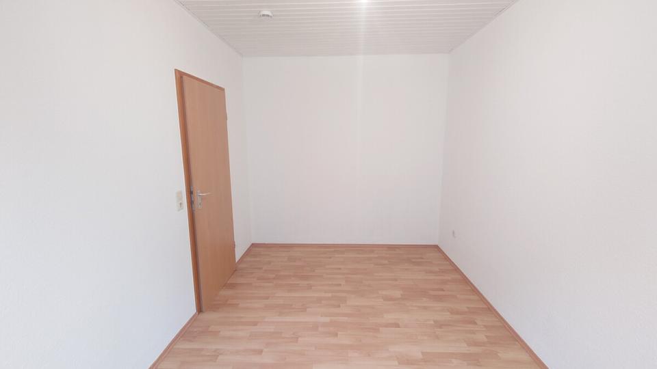 Dachgeschoßwohnung Pirmasens Niedersimten - 3 Zimmer, 82 m&sup2;, 400&euro; | Angebot:23391101