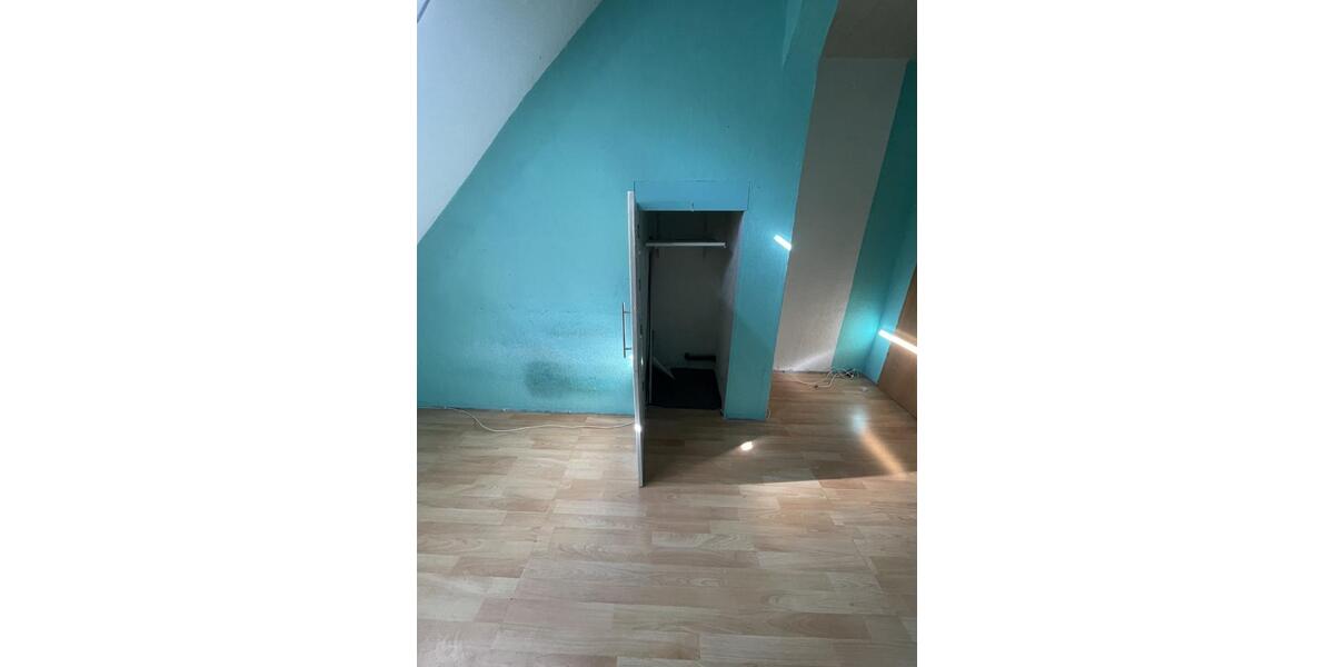 Dachgeschoßwohnung Herne - 9 Zimmer, 180 m&sup2;, 1.530&euro; | Angebot:26126992