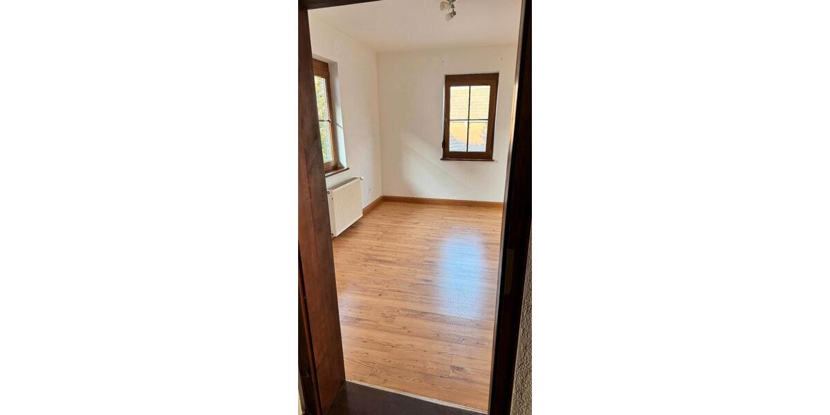 Etagenwohnung Großheirath - 5 Zimmer, 125 m&sup2;, 740&euro; | Angebot:26251085