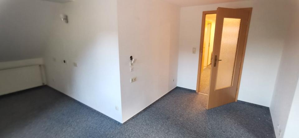Dachgeschoßwohnung Schwarzatal - 3 Zimmer, 80 m&sup2;, 400&euro; | Angebot:26221782