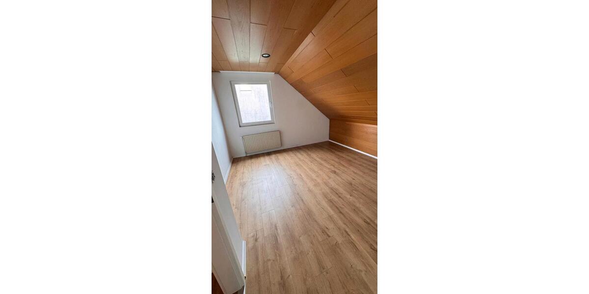Dachgeschoßwohnung Bünde - 3 Zimmer, 84 m&sup2;, 950&euro; | Angebot:26676949