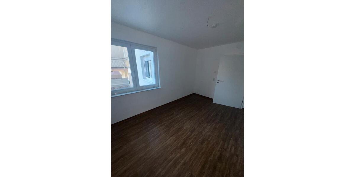 Etagenwohnung Ludwigshafen am Rhein Ludwigshafen-Hemshof - 3 Zimmer, 90 m&sup2;, 1.170&euro; | Angebot:26512345