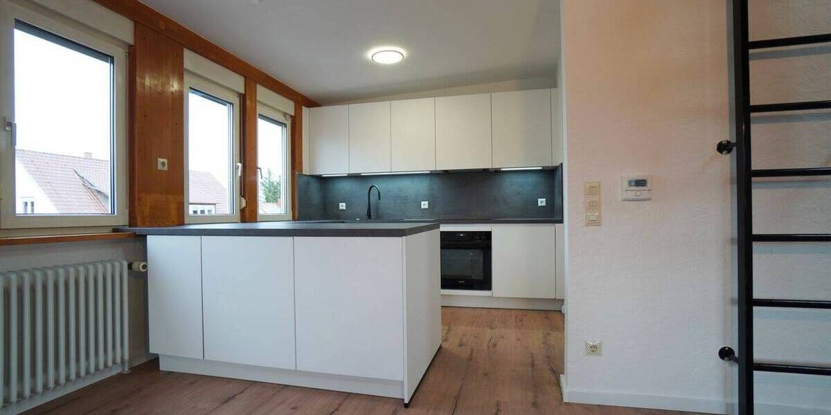 Top renovierte 3,5-Zimmer-Atelierwohnung mit EBK u. Südbalkon in bevorzugter Aussichtslage 3 zimmer