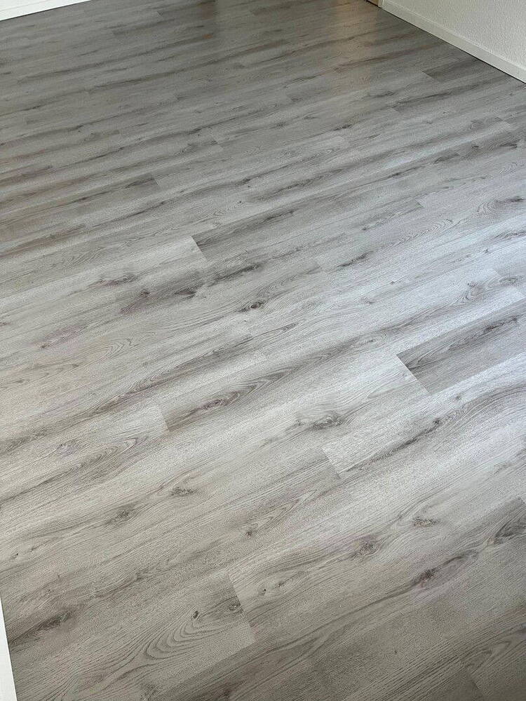 Frisch renovierte 3-Zi.-Whg., EBK, Balkon, Loggia, DG-Raum in zentraler Lage Bremen-Walle