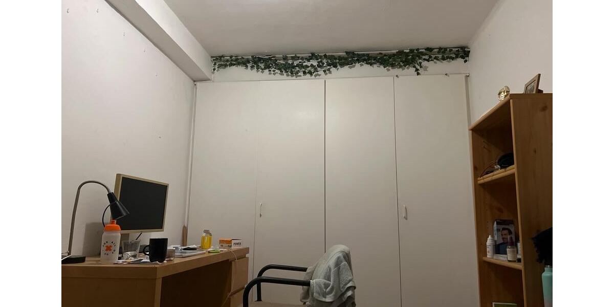 Zwei Personen WG 1 zimmer