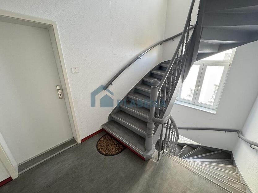 Frisch in Renovierung -> 2-Zimmer-Wohnung mit neuer Einbauküche in zentraler Innenstadtlage zimmer