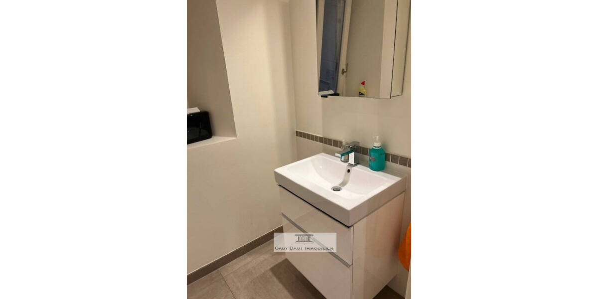 luxuriös. Untergeschoß: Büro, elegant. weißer Jugendstil, nahe Klosterstern 5 zimmer