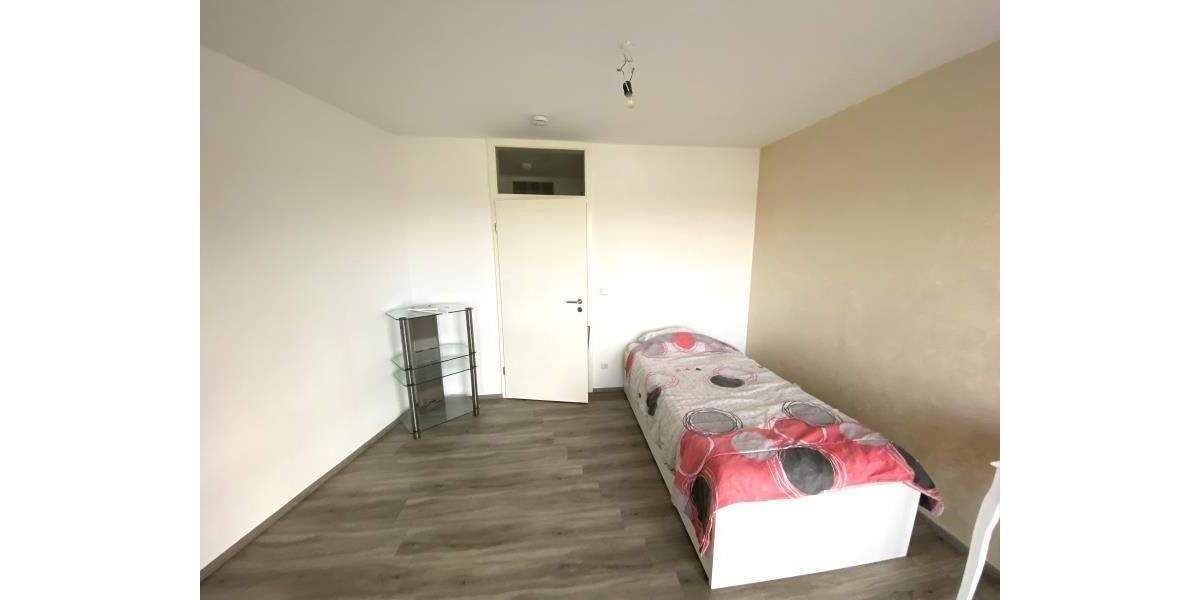 Etagenwohnung Plauen Südvorstadt - 3 Zimmer, 83 m&sup2;, 510&euro; | Angebot:25819924