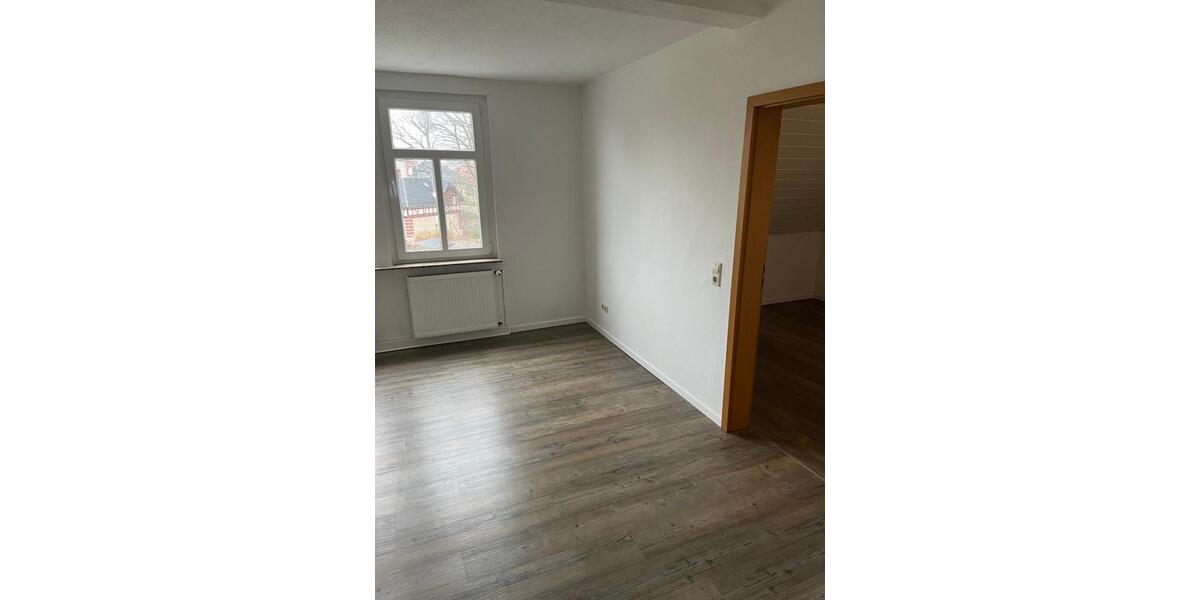 Dachgeschoßwohnung Triptis - 3 Zimmer, 72 m&sup2;, 490&euro; | Angebot:24712626