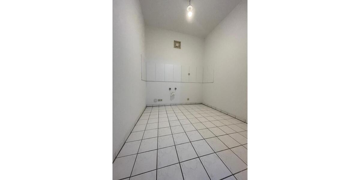 Etagenwohnung Apolda - 2 Zimmer, 75 m&sup2;, 545&euro; | Angebot:26337118