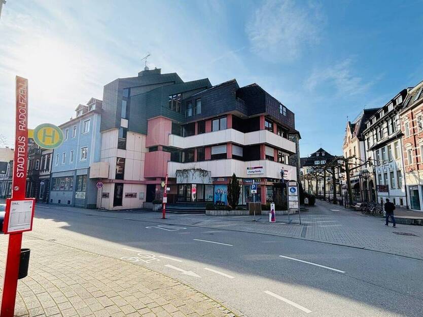Attraktives Ladenlokal in der Fußgängerzone für u.a. Kiosk, Crêpes, Friseur, Eisverkauf