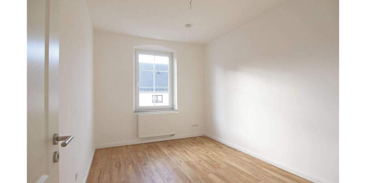 Etagenwohnung Frankenberg - 4 Zimmer, 100 m&sup2;, 600&euro; | Angebot:24388676