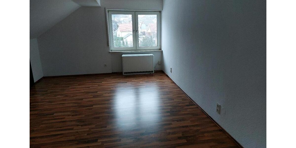 NIEDERREIFENBERG!,sehr helle,2 Zimmer Dachgeschosswohnung 2 zimmer