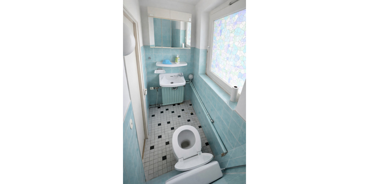 WG-Zimmer in großzügigem Haus (Misburg) nahe Bus&Bahn Haltestelle 4 zimmer