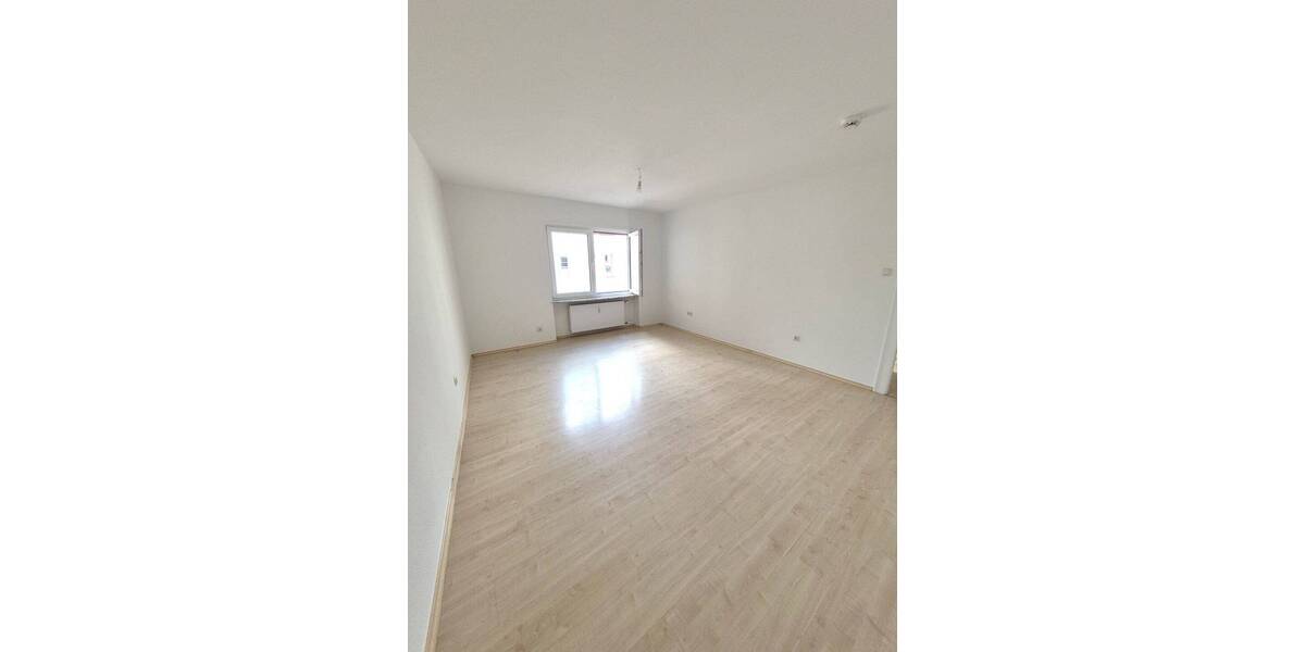 Etagenwohnung Saarbrücken St Johann - 3 Zimmer, 90 m&sup2;, 900&euro; | Angebot:26804247
