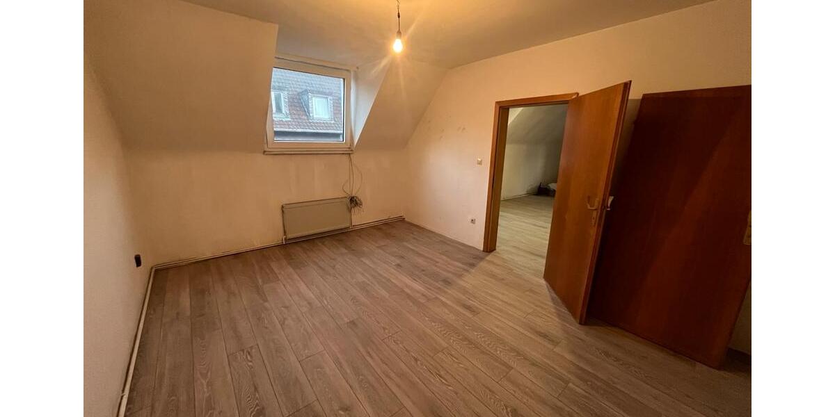 Dachgeschoßwohnung Oberhausen Rothebusch - 3.5 Zimmer, 75 m&sup2;, 650&euro; | Angebot:25968692