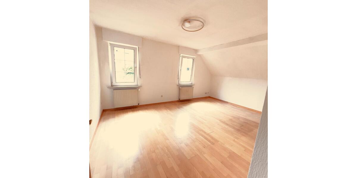 Dachgeschoßwohnung Finnentrop - 3 Zimmer, 80 m&sup2;, 600&euro; | Angebot:26611429