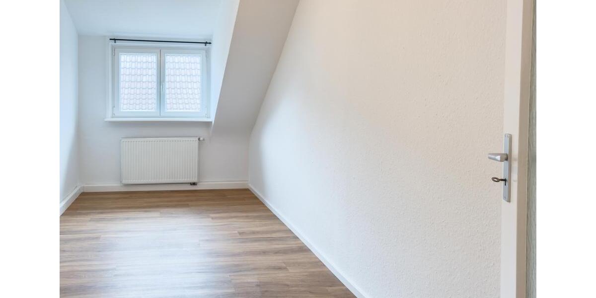 Dachgeschoßwohnung Stuttgart Bad Cannstatt - 3 Zimmer, 75 m&sup2;, 990&euro; | Angebot:26355327