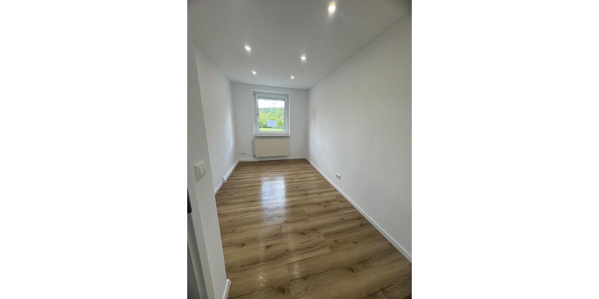 Hochparterre Hainichen - 3 Zimmer, 60 m&sup2;, 390&euro; | Angebot:26638412