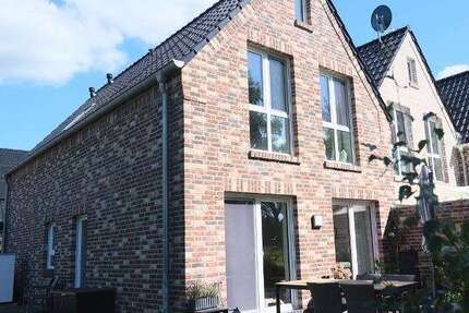 Haus zum Mieten in Wiesmoor 1.125 € 101.87 m²