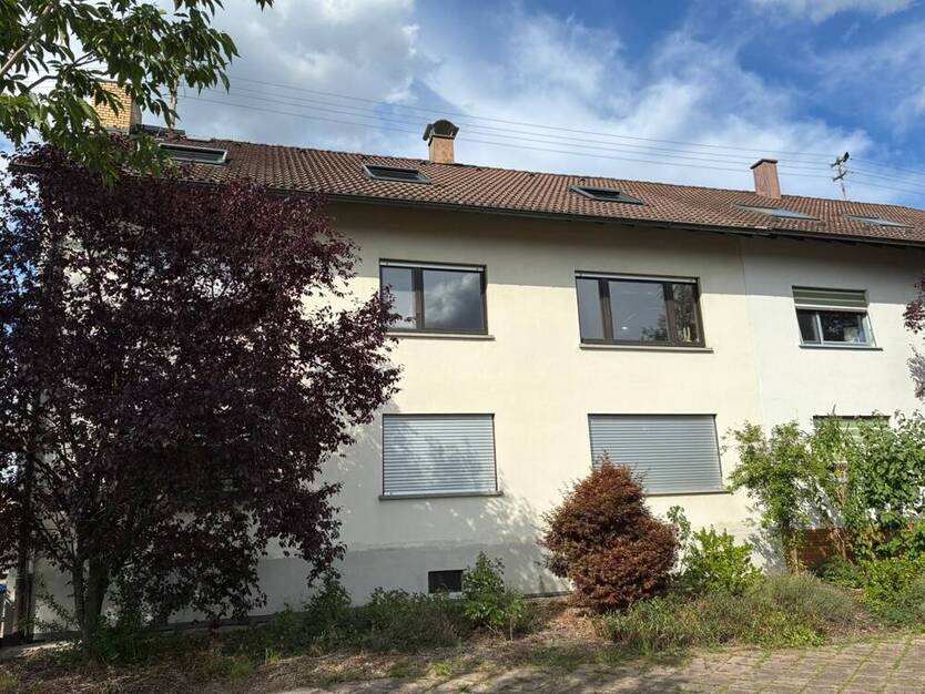 Top renovierte 3 - Zi.-Wohnung mit Einbauküche
