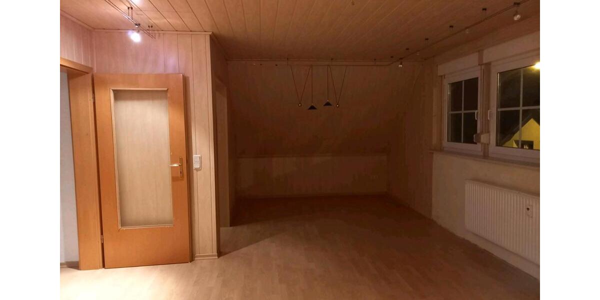 Dachgeschoßwohnung Lennestadt - 4 Zimmer, 98 m&sup2;, 1.000&euro; | Angebot:24801782