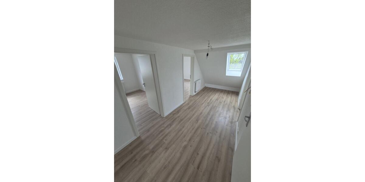 Dachgeschoßwohnung Limbach-Oberfrohna Oberfrohna - 3 Zimmer, 58 m&sup2;, 390&euro; | Angebot:26396288