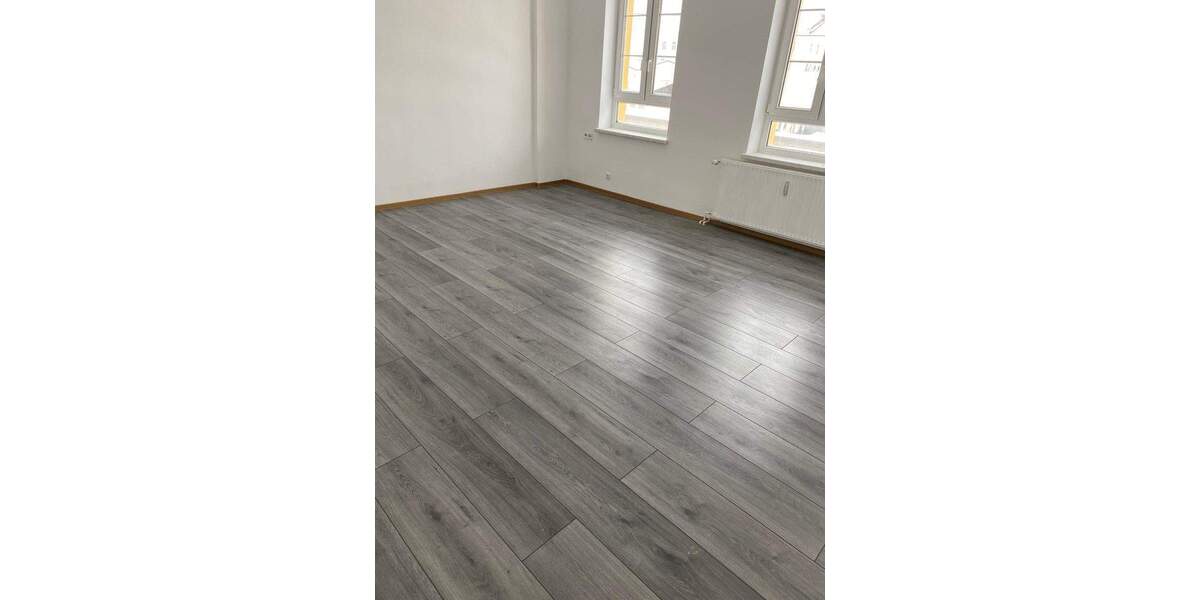 Etagenwohnung Glauchau - 4 Zimmer, 81 m&sup2;, 430&euro; | Angebot:26389569