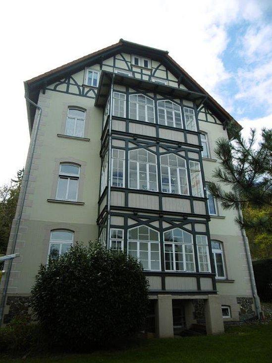 Wohnen mit Charakter: Sonniges Dachgeschoss in charmanter Altbauvilla zimmer