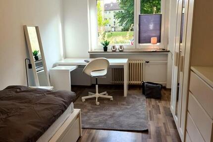 Vollmöbliertes WG-Zimmer (für w) einer 3er WG in zentraler Lage Hofs - 450€ Warmmiete (keine NK) 1 zimmer