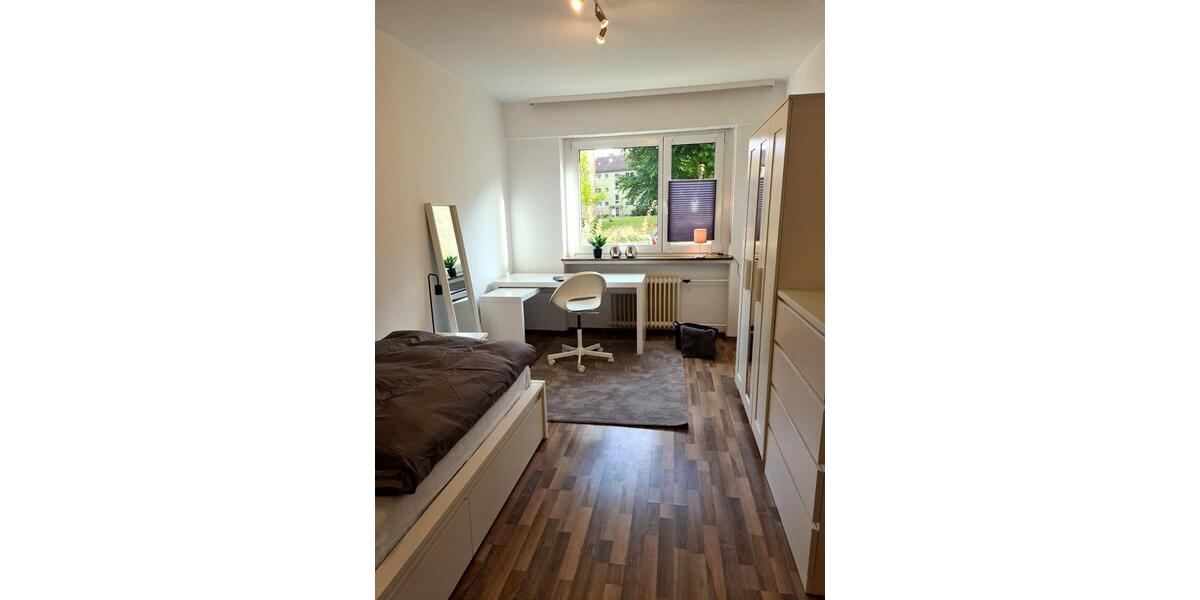 Vollmöbliertes WG-Zimmer (für w) einer 3er WG in zentraler Lage Hofs - 450€ Warmmiete (keine NK) 1 zimmer