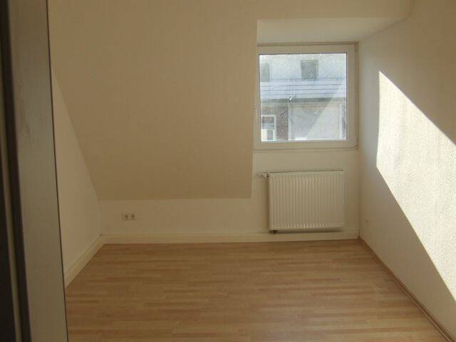 zentral gelegene 2-Zimmer-Wohnung im DG