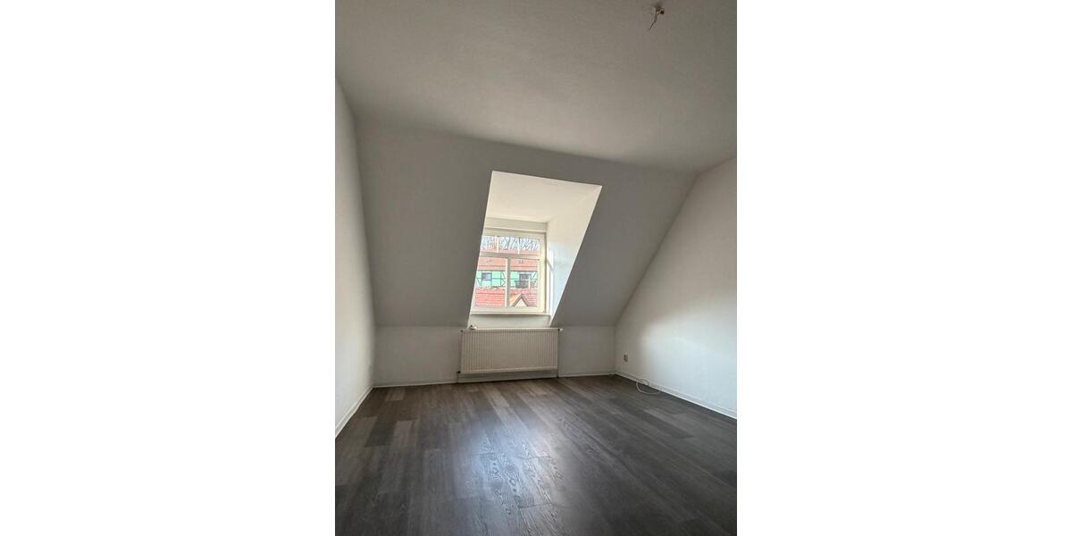 Dachgeschoßwohnung Sangerhausen - 3 Zimmer, 86 m&sup2;, 600&euro; | Angebot:26656969