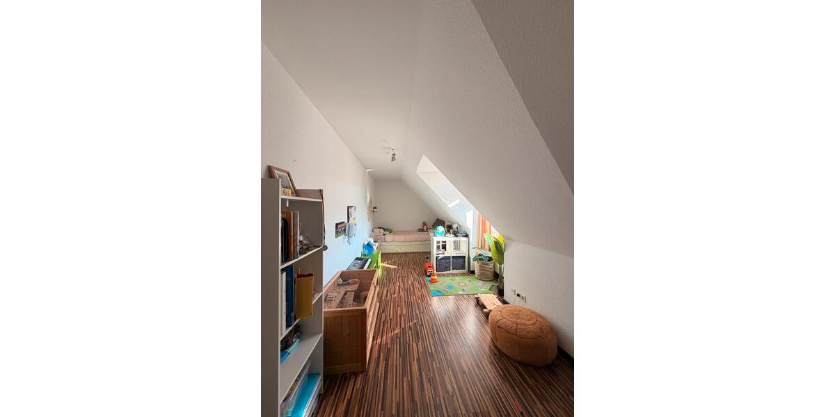 Dachgeschoßwohnung Gütersloh - 3 Zimmer, 104 m&sup2;, 950&euro; | Angebot:24849014