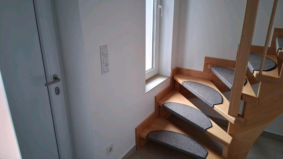 Schöne 2 Zimmer Dachgeschosswohnung ab sofort zu vermieten 2 zimmer