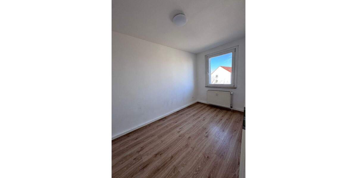 Etagenwohnung Bitterfeld-Wolfen Wolfen - 4 Zimmer, 70 m&sup2;, 490&euro; | Angebot:25094206