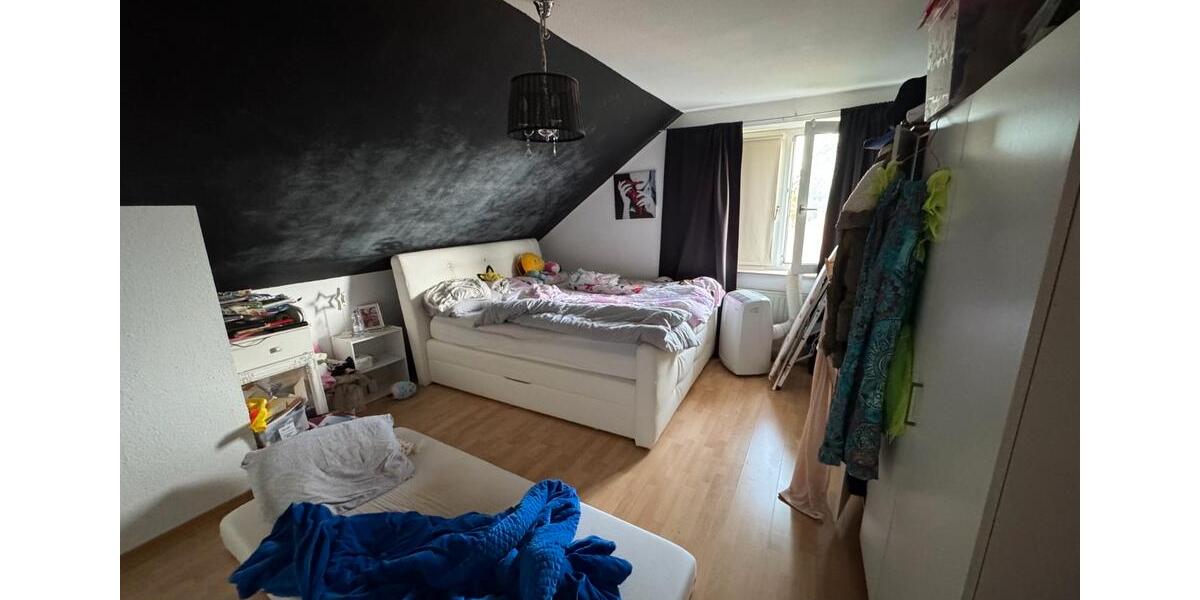 Dachgeschoßwohnung Hameln - 4 Zimmer, 147 m&sup2;, 800&euro; | Angebot:26403806