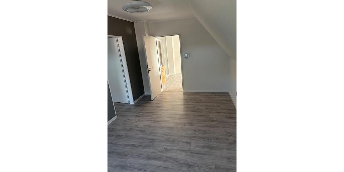Dachgeschoßwohnung Rastede - 3 Zimmer, 80 m&sup2;, 700&euro; | Angebot:26660399