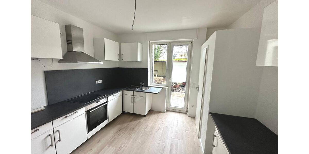 Renovierte 4-Zimmer Wohnung mit Einbauküche! 4 zimmer