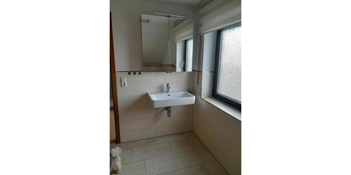 Dachgeschoßwohnung Unterschneidheim - 3 Zimmer, 90 m&sup2;, 890&euro; | Angebot:26415207