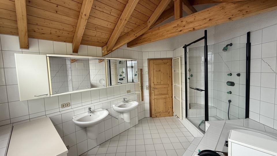 Einfamilienhaus Wangen - 6.5 Zimmer, 212 m&sup2;, 2.250&euro; | Angebot:26560284