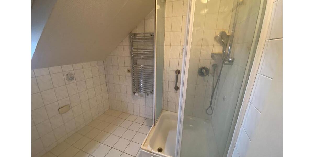 Dachgeschoßwohnung Butzbach - 3 Zimmer, 85 m&sup2;, 900&euro; | Angebot:24688057