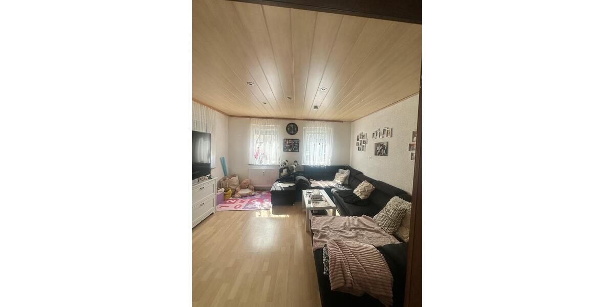 Erdgeschoßwohnung Laichingen - 4 Zimmer, 95 m&sup2;, 1.050&euro; | Angebot:26022413