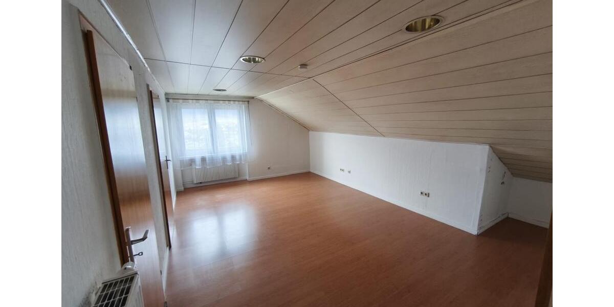 Dachgeschoßwohnung Plettenberg - 4 Zimmer, 68 m&sup2;, 450&euro; | Angebot:24743891