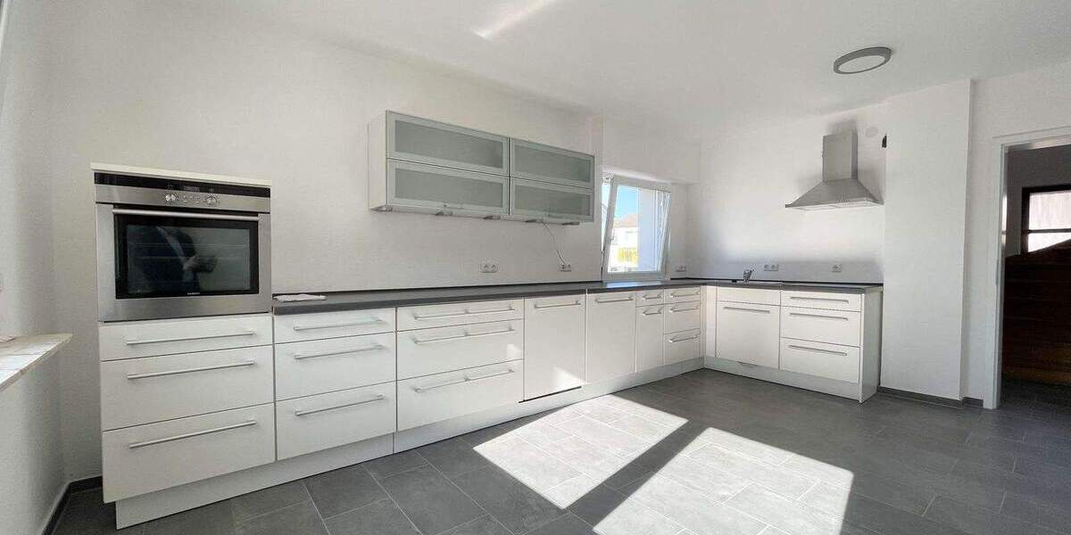 Einfamilienhaus Bad Homburg Ober-Erlenbach - 1 Zimmer, 322 m&sup2;, 3.400&euro; | Angebot:24762626