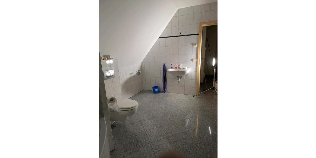 Dachgeschoßwohnung Essen Stadtbezirk II - 5 Zimmer, 79 m&sup2;, 850&euro; | Angebot:25176287